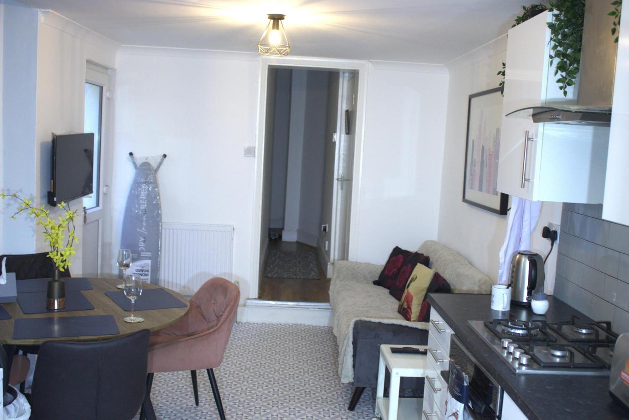 Two Bedroom Flat Near Transport & Shops Londres Exterior foto